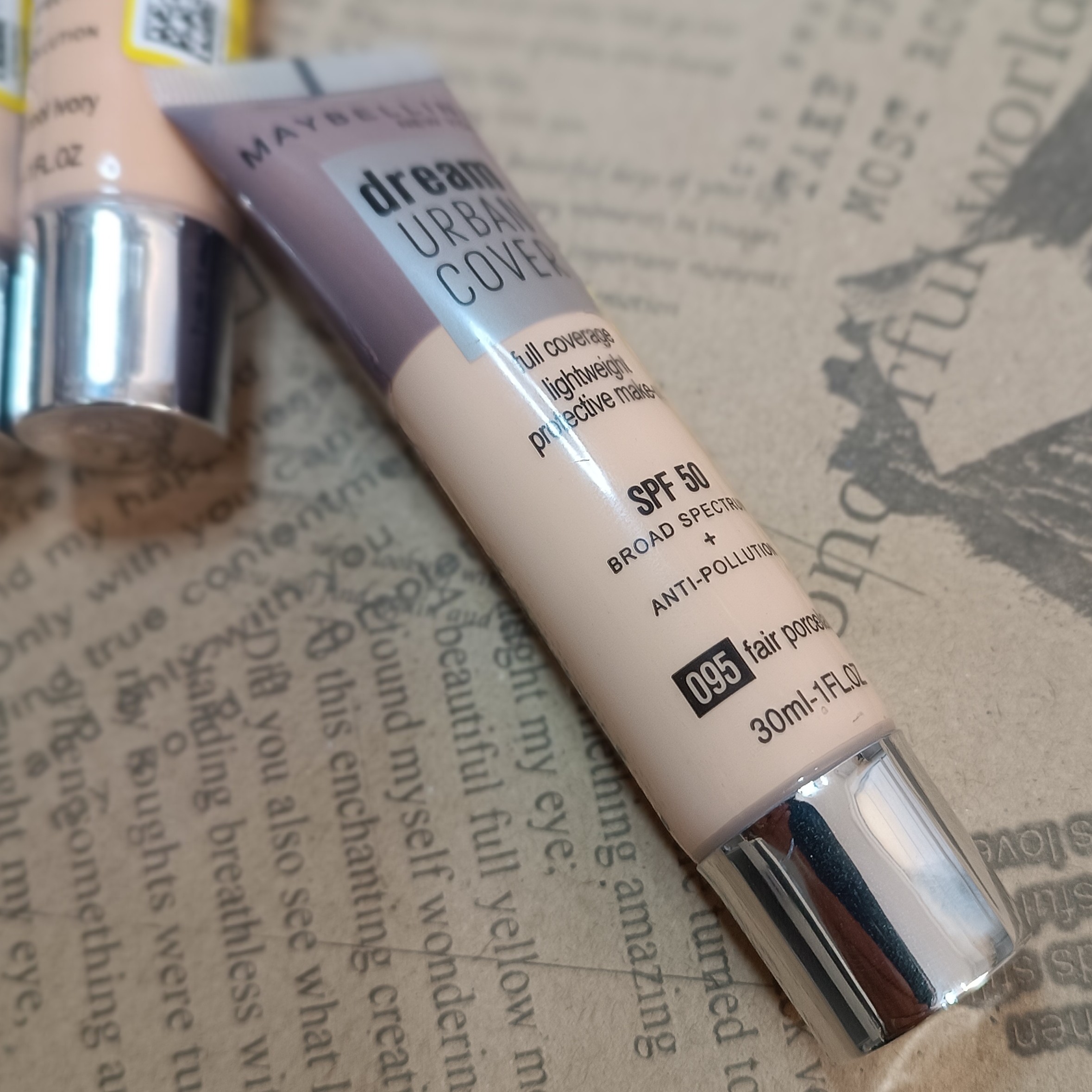 کرمپودر گیاهی بژ روشن کرم پودر ضدآب اورجینال Maybelline foundation