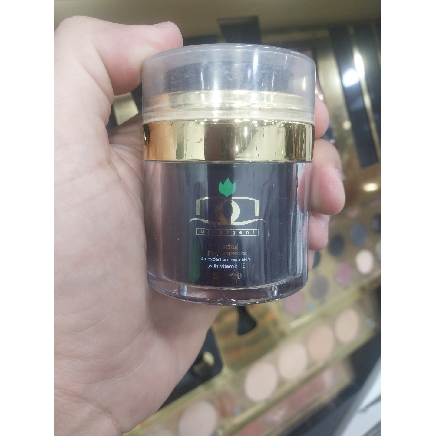 کرم پودر دیورجنت فوق پوشش بالا بت spf30 در 6 رنگ کاملا مات