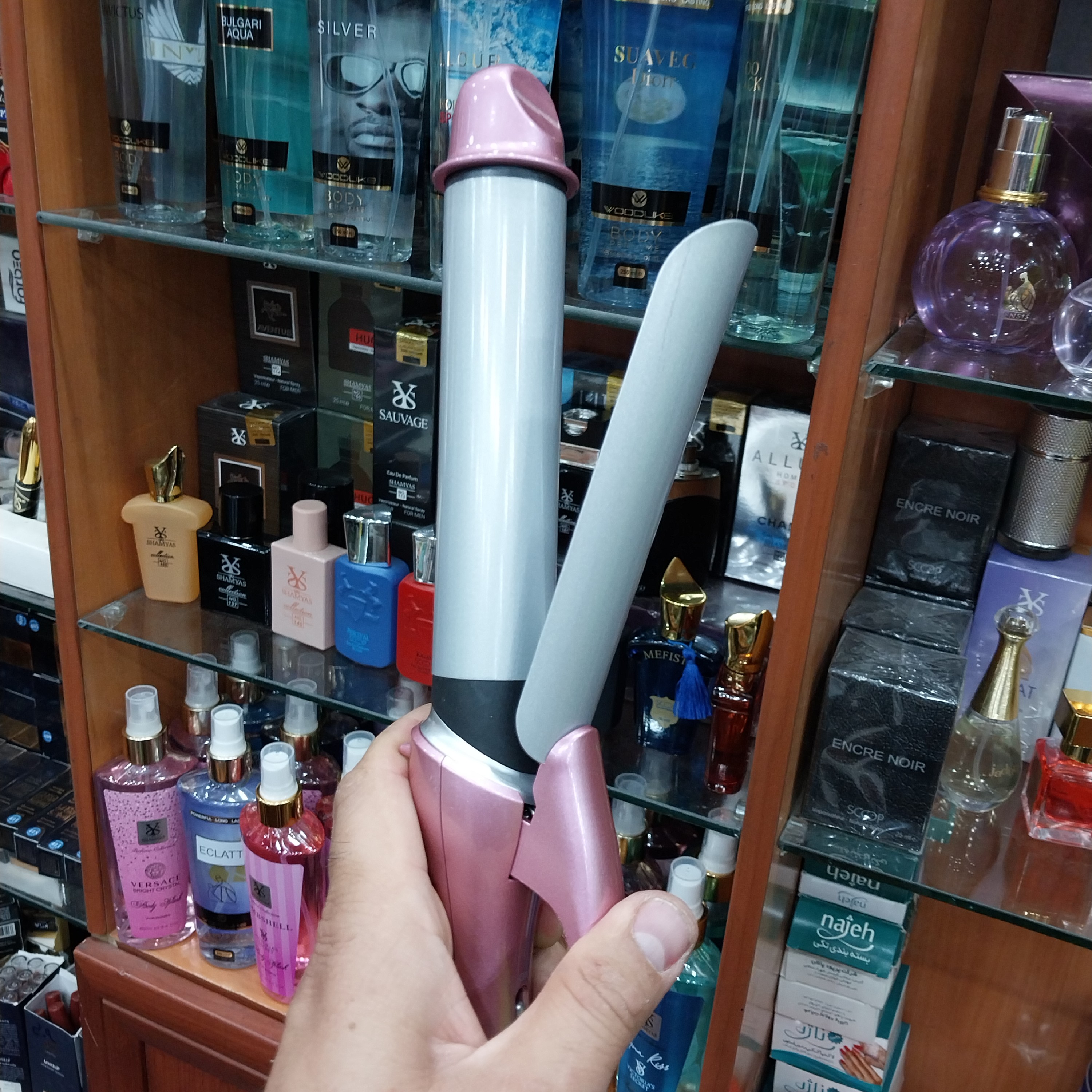 بابلیس برقی فوق حرفه ای کوئین مدلC525 سایز26 روکش سرامیک تیتانیوم 200 درجه سانتی گراد