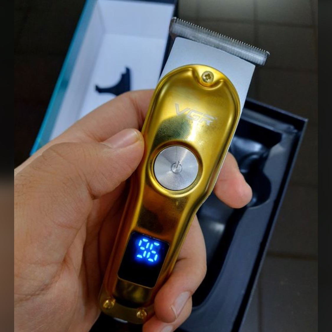 ماشین اصلاح موی سر و صورت وی جی ار مدل V-290.