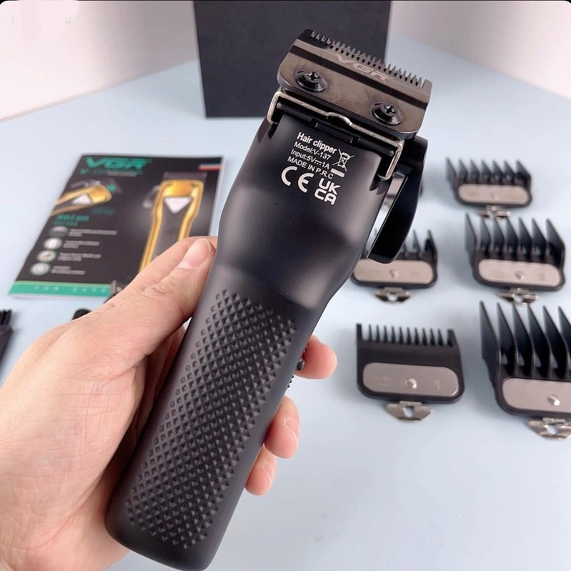 ماشین اصلاح وی جی ار مدل vgr v 137 بسیار پر قدرت و با کیفیت.