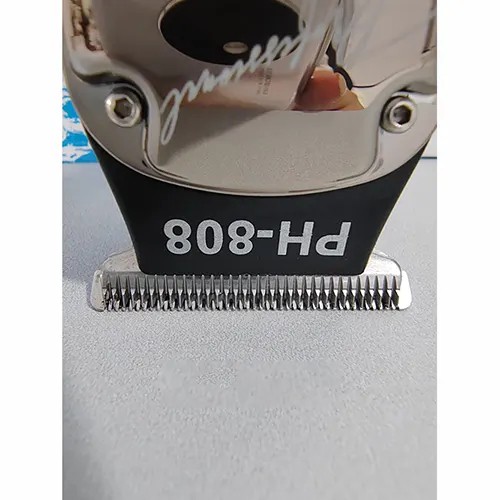خطزن صفرزن فیلیپس مدل PH 808 مخصوص اصلاح موهای سر و صورت اقایون جنس بدنه فلزی دارای طراحی شیک و زیبا