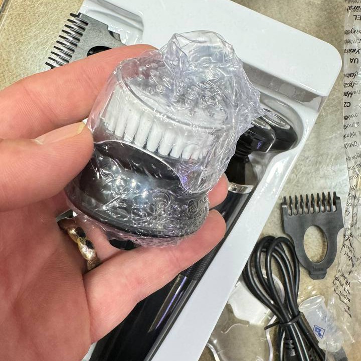 ماشین اصلاح موی بدن و صورت مدل M-1901 یک پک بسیار کامل برای اصلاح اقایون و بسیار با کیفیت