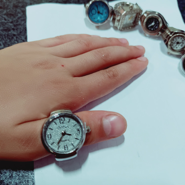 ساعت انگشتری
