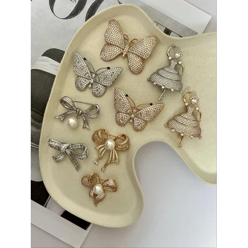 گل سینه جواهری فول نگین ژوپینگ