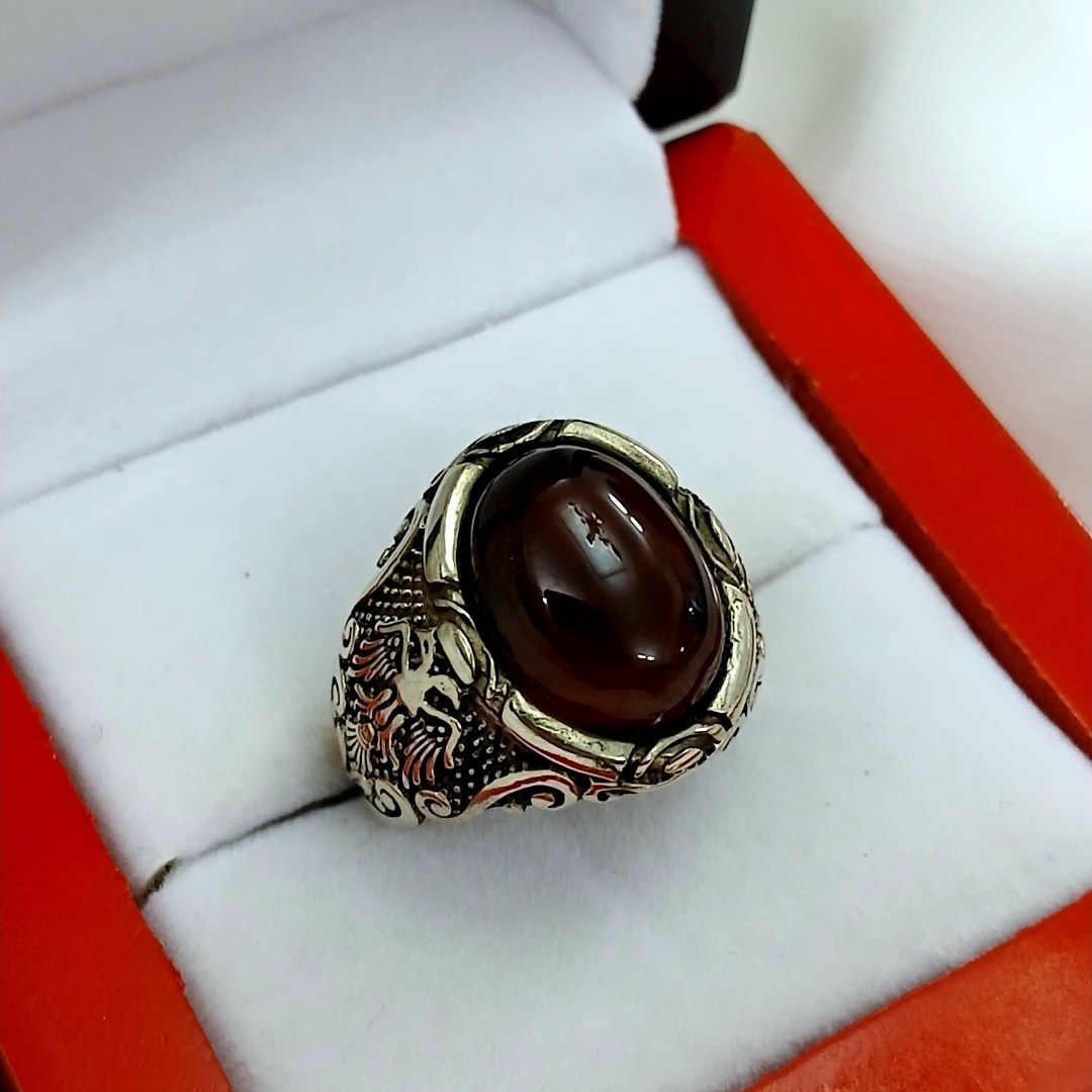 انگشتر مردانه عقیق طرح نقره سنگ اصلی رکاب نقره روس طرح نقره برجسته