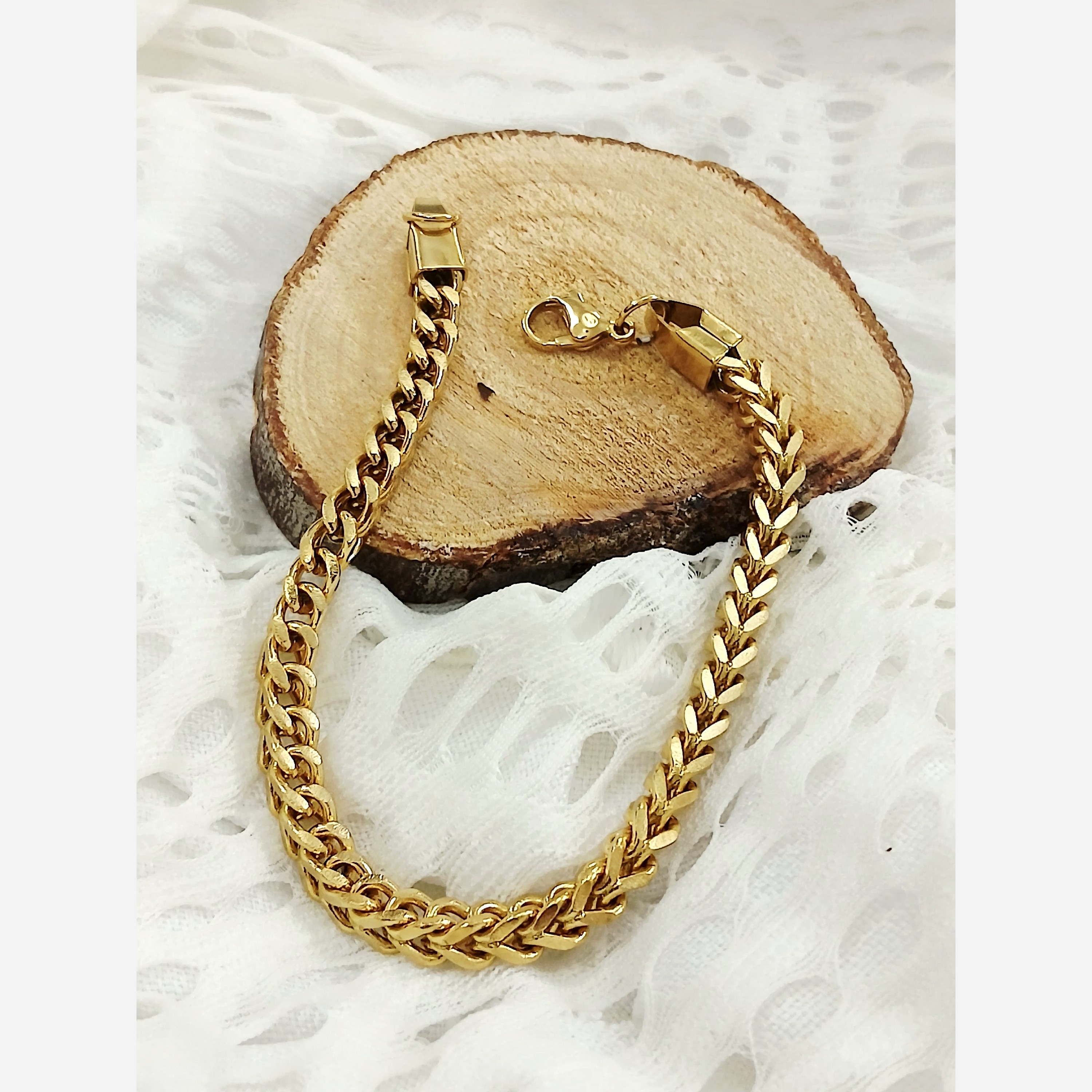 دستبند مردانه طلایی سه بعدی. استیل خاص