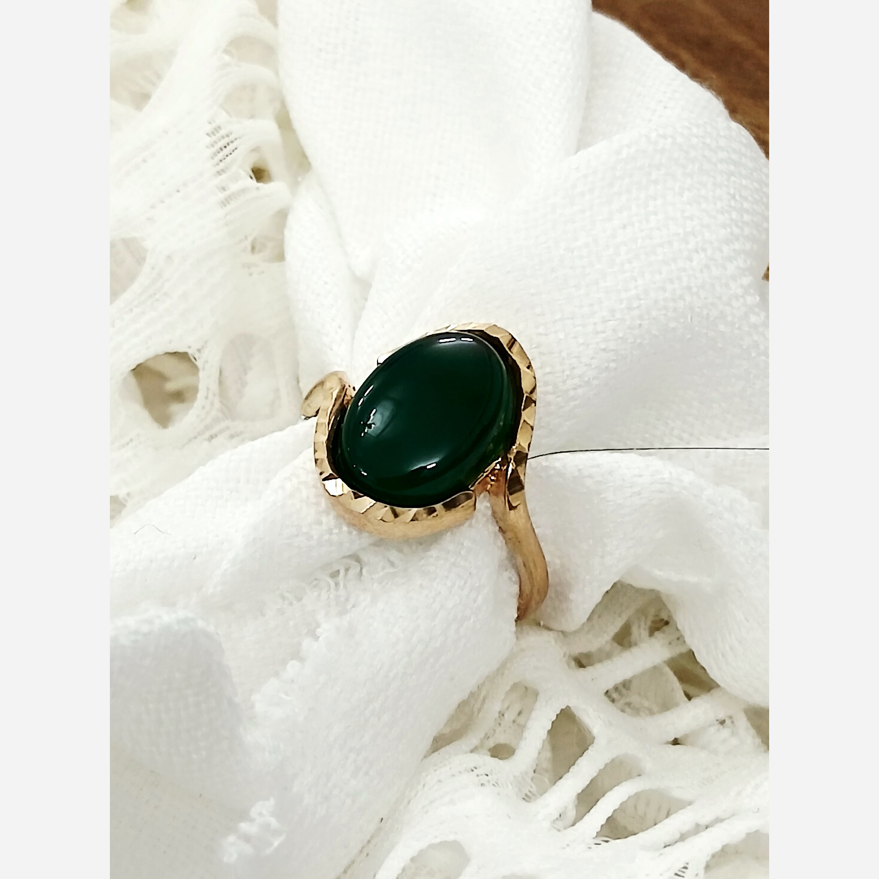 انگشتر زنانه طلا روس سنگ اصلی عقیق سبز رکاب ساده و شیک