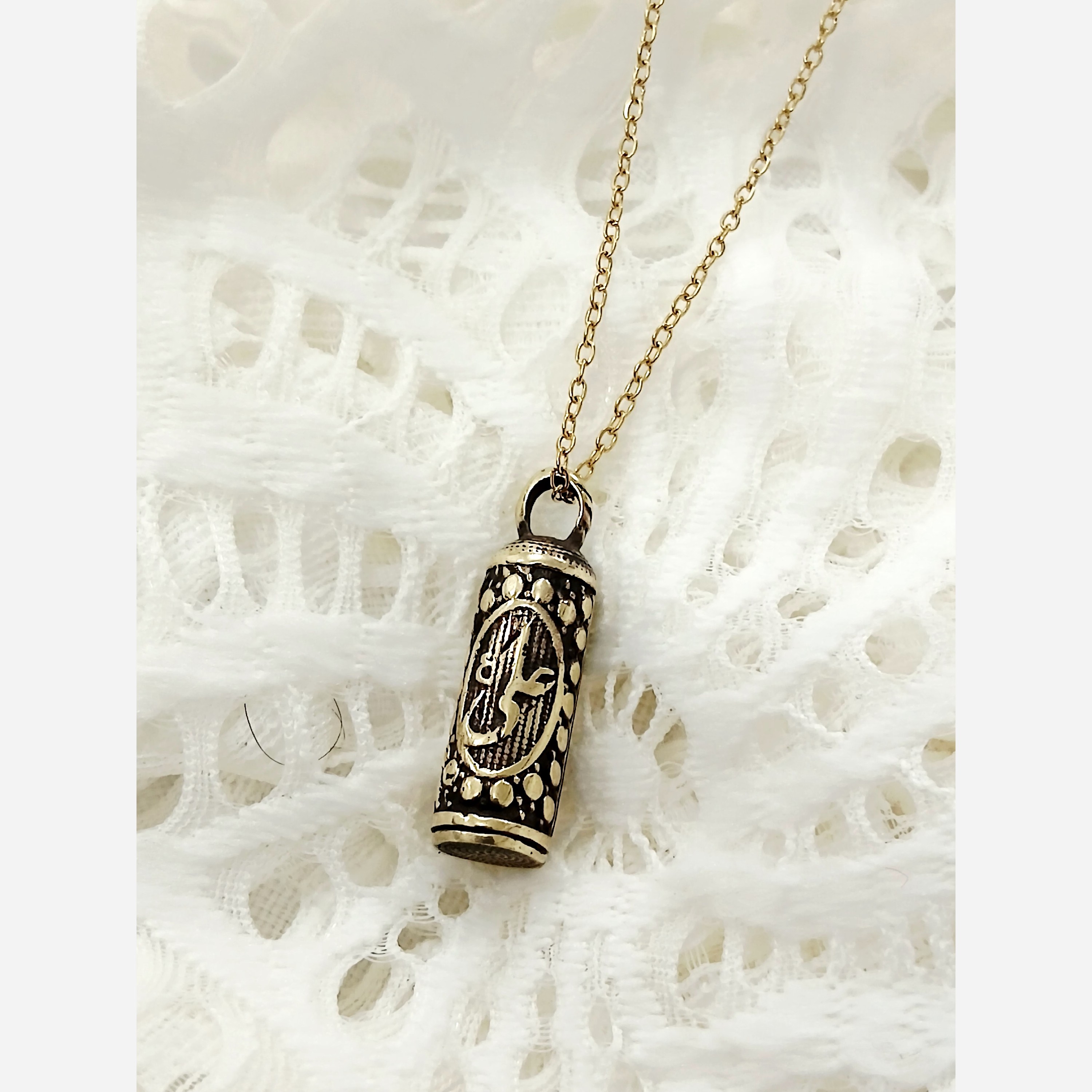 گردنبند حرز طلا روس نوشته شده علی استوانه ای