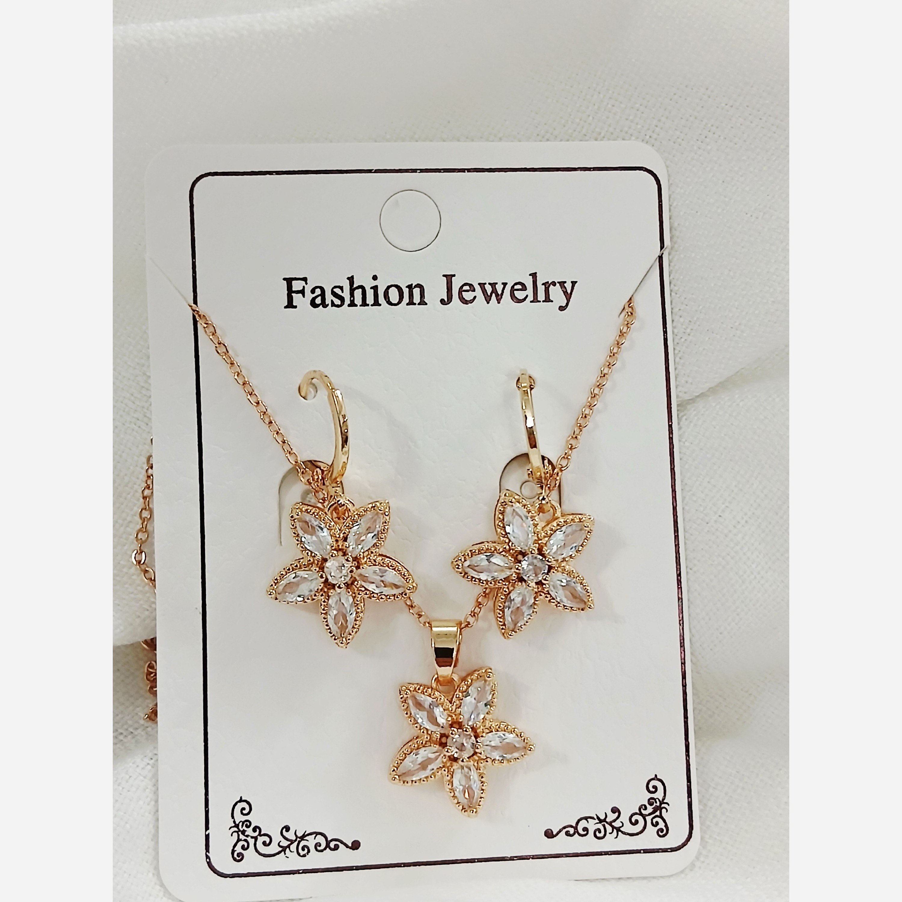 نیم ست زنانه جواهری طرحدگل طلایی نگین دار شیک و خاص