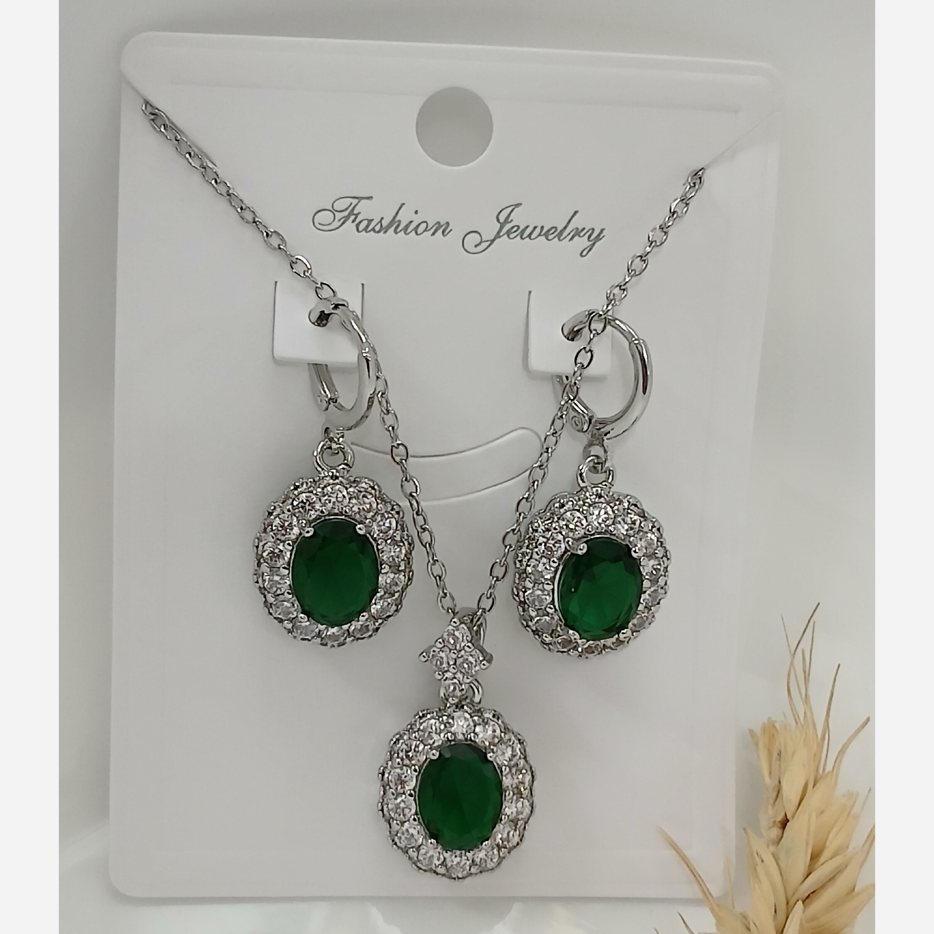 نیم ست جواهری سبز دور نگین نقره ای نگین دار