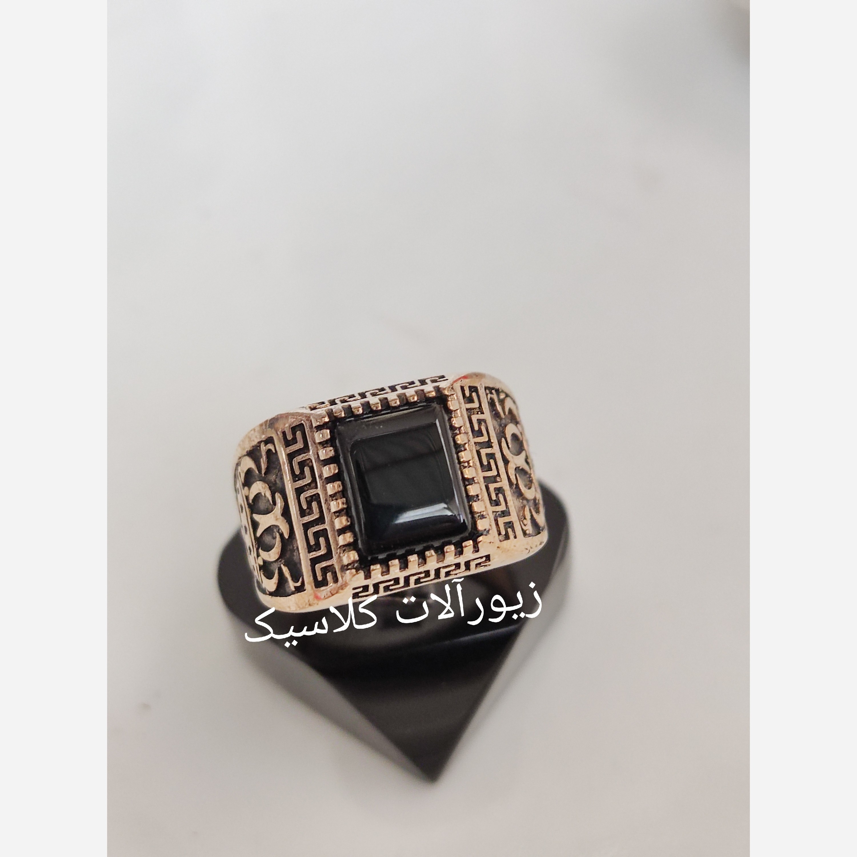 انگشتر مردانه طلا روس نگین مشکی خاص و شیک پر کار