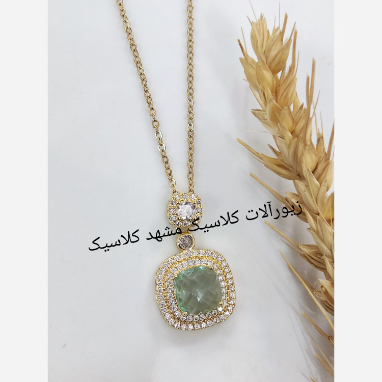 گردنبند استیل نگین دار مربع شکل خاص نگین زمردی