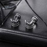 پیرسینگ گوش مردانه طرح تاج