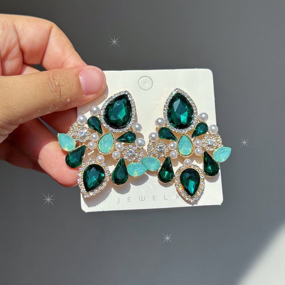 گوشواره مجلسی سبز نگیندار و مرواریدی