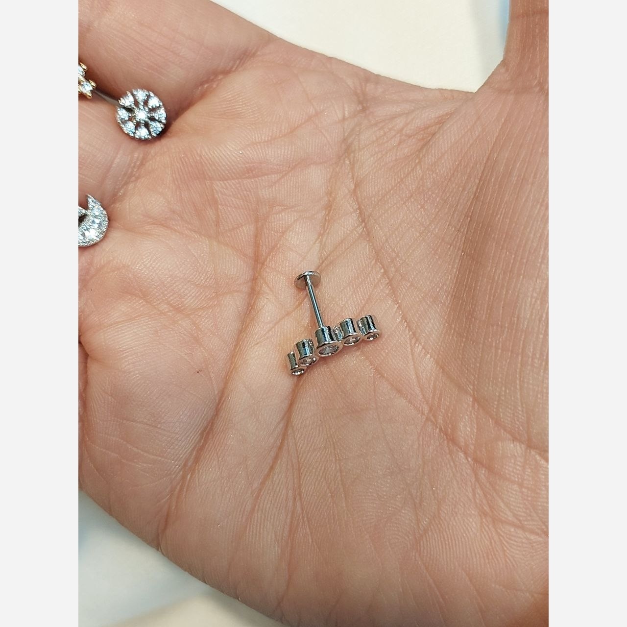پیرسینگ گوش پیرسینگ لب پیرسینگ پشت تخت استیل