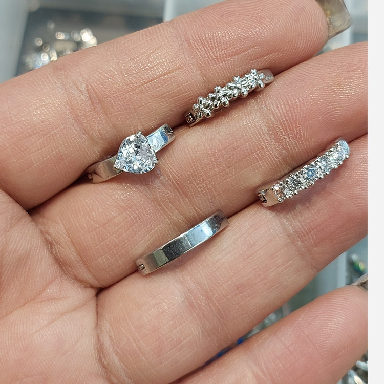 پیرسینگ ناف حلقه ای