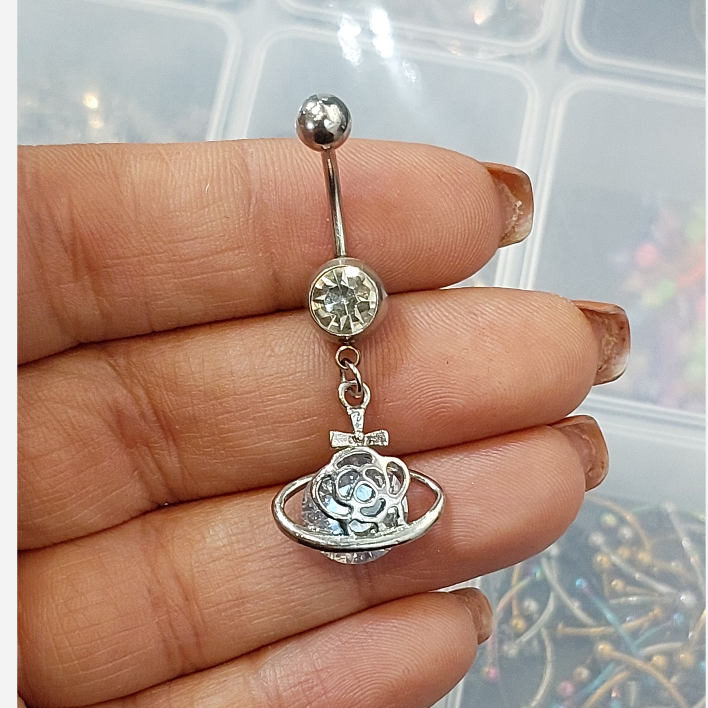 پیرسینگ ناف آویز دار طرح گل کهکشانی جنس استیل