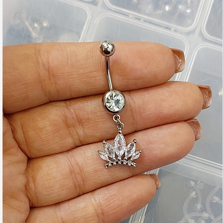 پیرسینگ ناف آویز دار تاج نقره ای