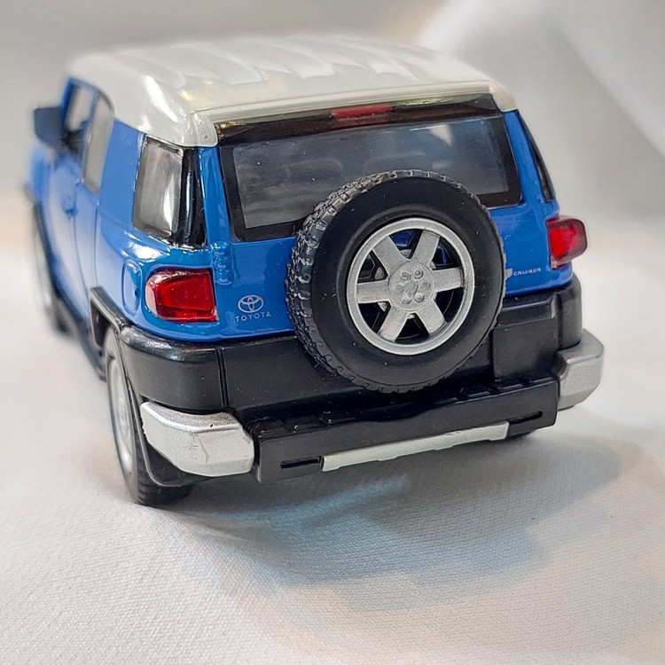 ماکت ماشین کلکسیونی تویوتا FJ Cruiser برندKINSMART