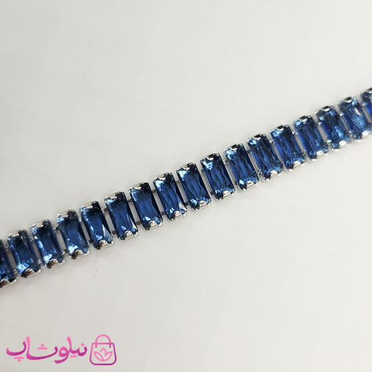 دستبند تنیسی زنانه نقره ای رنگ با نگین باگتی آبی کد 450