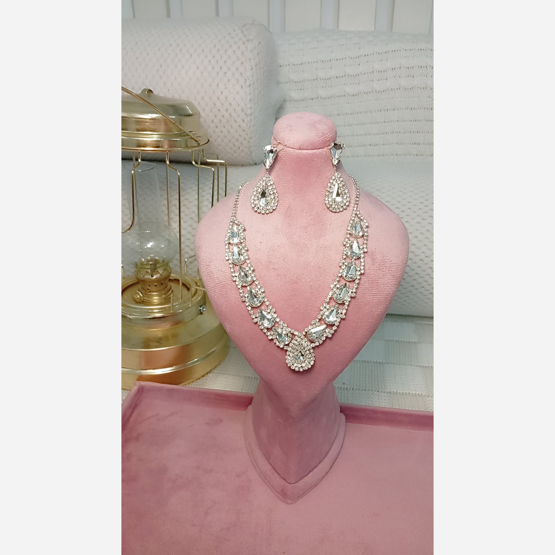 ست گوشواره وگردنبند اشکی نگین اصلی