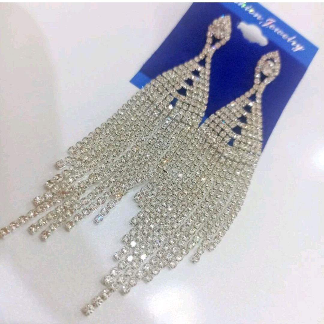 گوشواره بلند و پرنگین شاینا