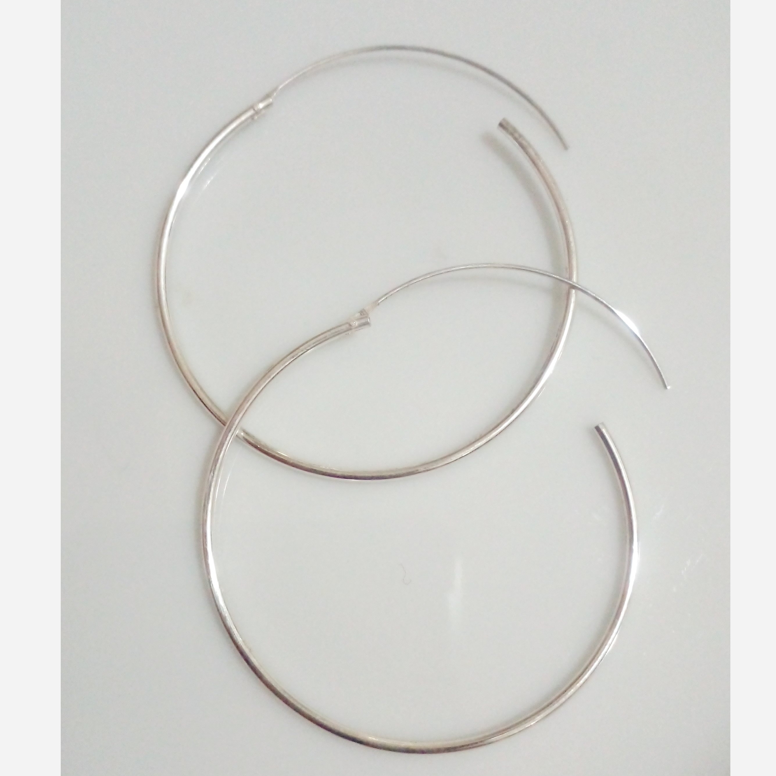 گوشواره حلقه ایی نقره با حک عیار 925 از برند sterling silver