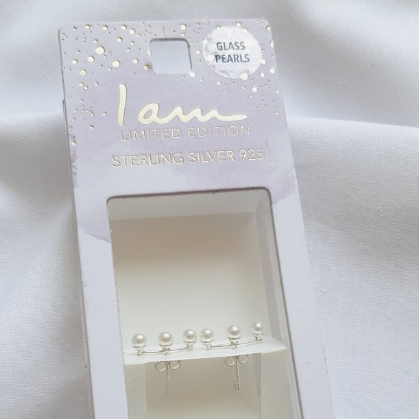 گوشواره میخی خطی مرواریدی نقره با حک عیار 925 از برند Iam