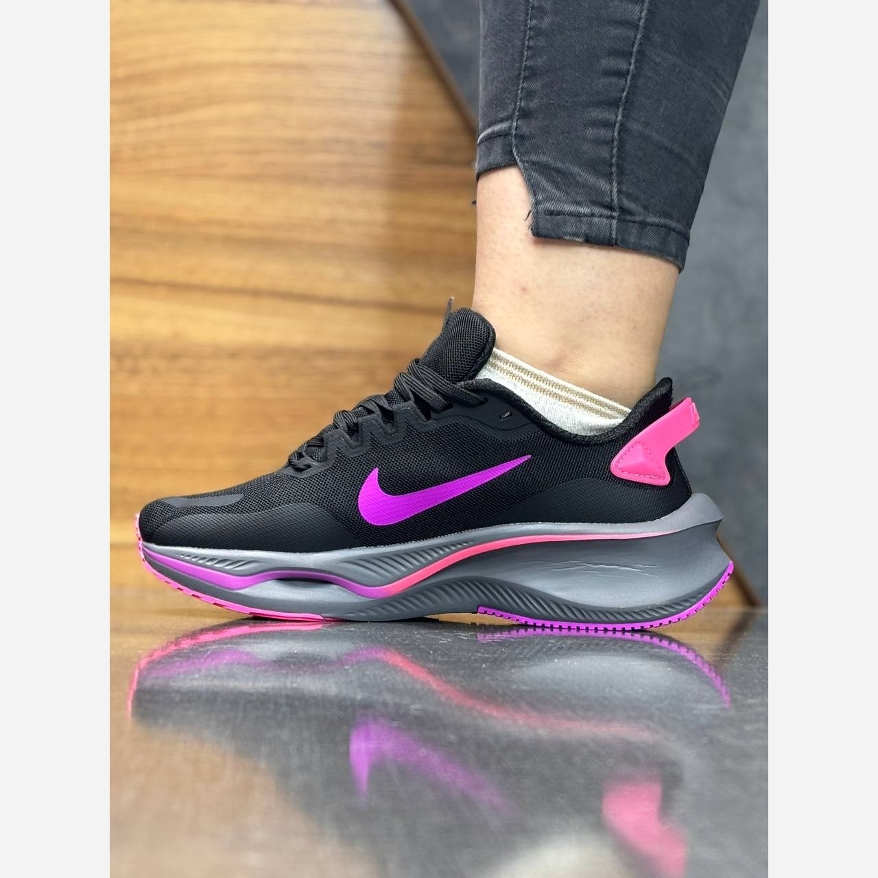 کتونی نایکی لبخندی زنانه مدل Nike Air Zoom