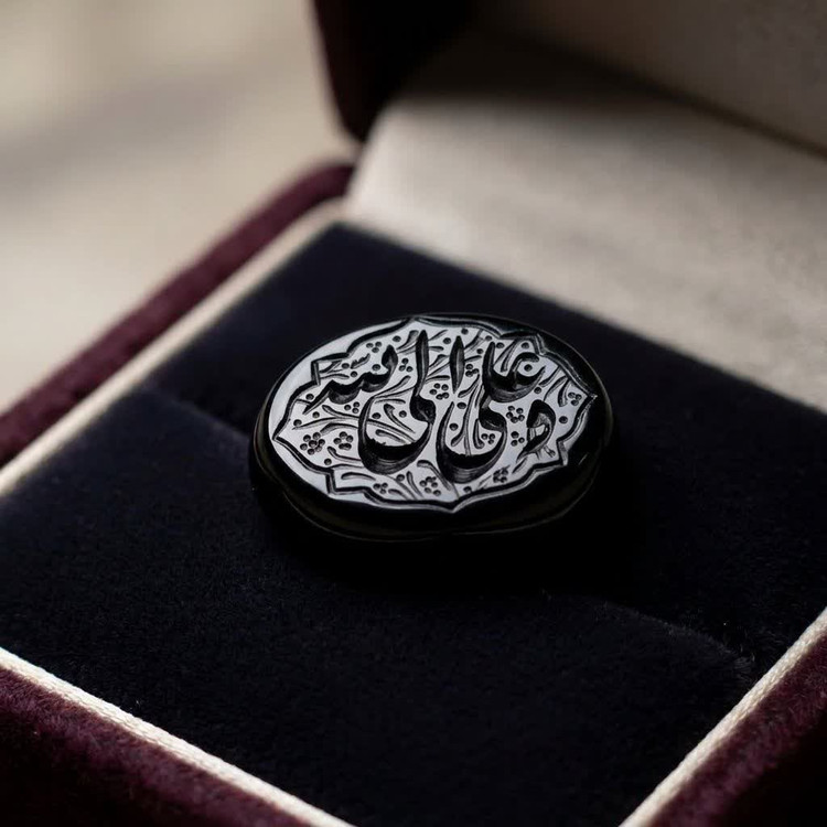 نگین عقیق مشکی حکاکی علی ولی الله کد 5889