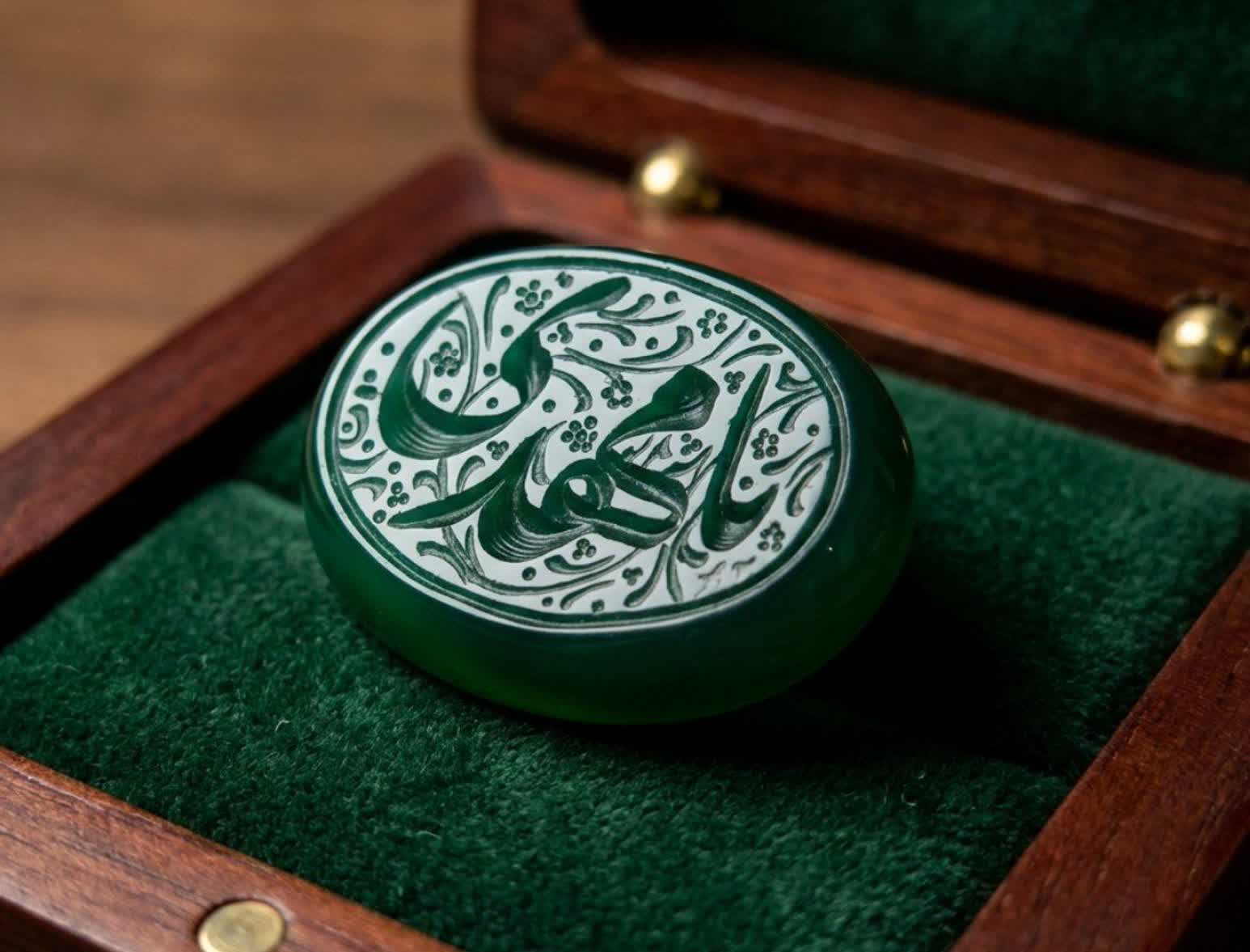 نگین عقیق سبز حکاکی یا مهدی کد 5885