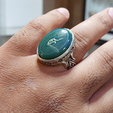 انگشتر نقره باسنگ عقیق سبز حکاکی زیارت عاشورا کد 5752