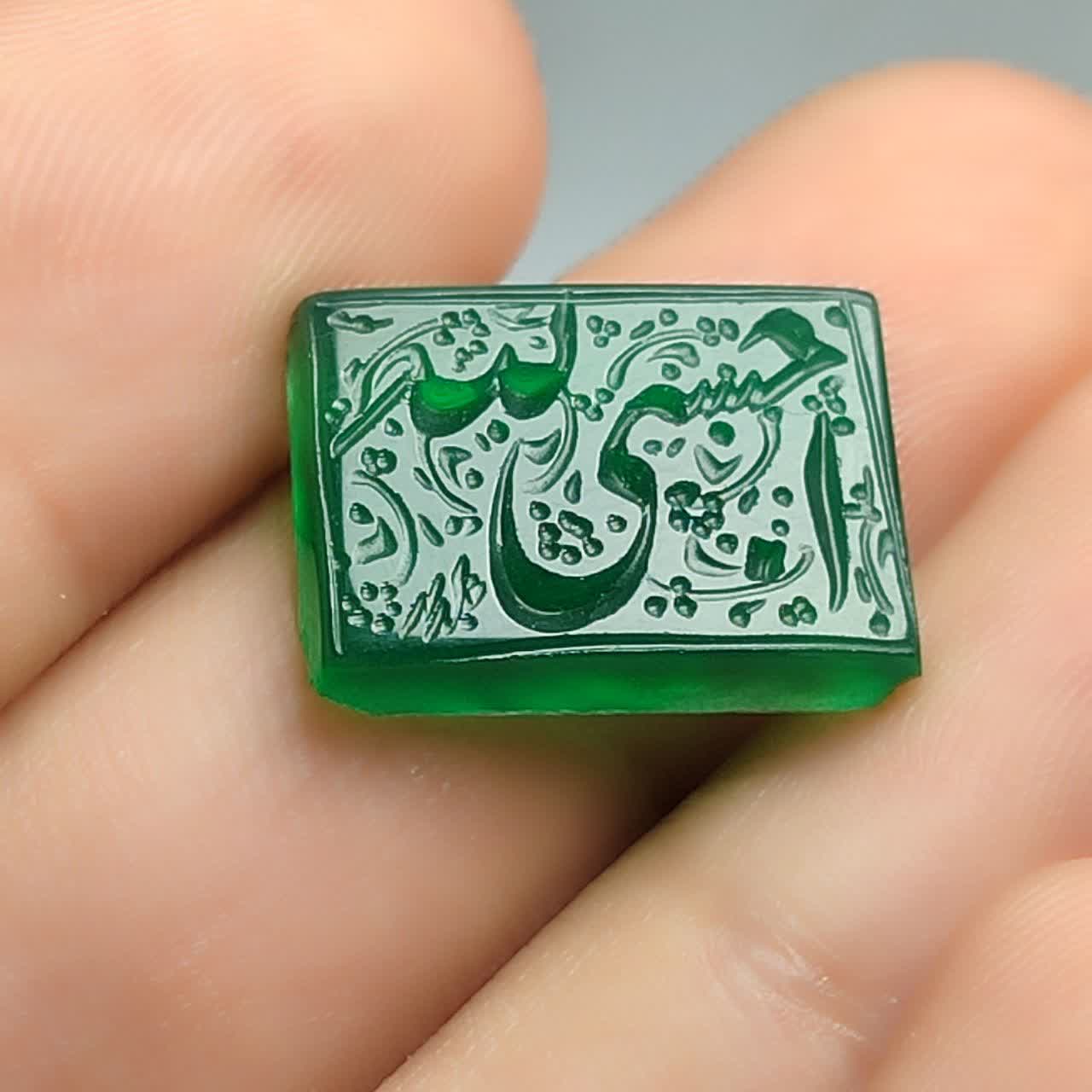 نگین عقیق سبز حکاکی حسبی الله| خرید نگین خاص و معنوی برای انگشتر کد 5506