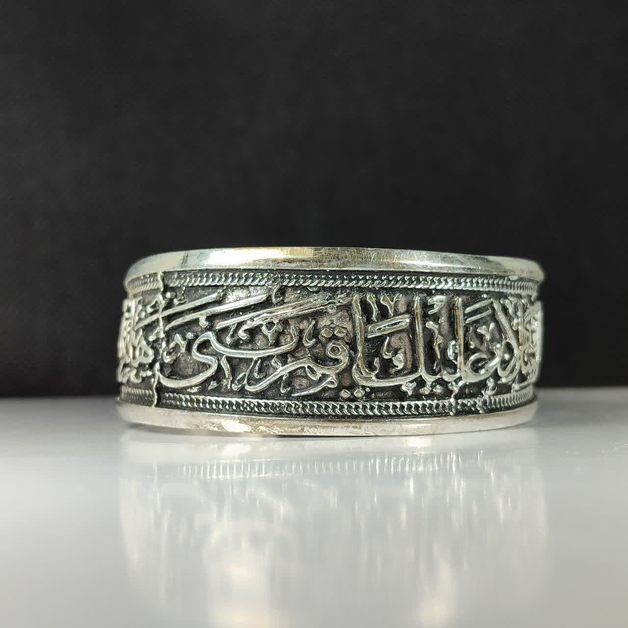 دستبند آلیاژی حکاکی السلام علیک یا قمر بنی هاشم؛ تجلی صلابت و ارادت کد 3910