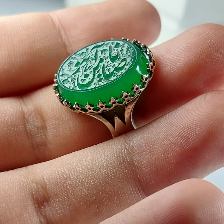 انگشتر عقیق سبز حکاکی یاضامن آهو رکاب نیزه رکاب آلیاژی باکیفیت کد 3724