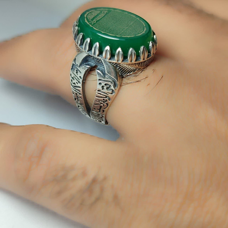 خرید انگشتر حرز امام جواد روی عقیق سبز با رکاب ذوالفقار؛ محافظی قدرتمند کد 2122