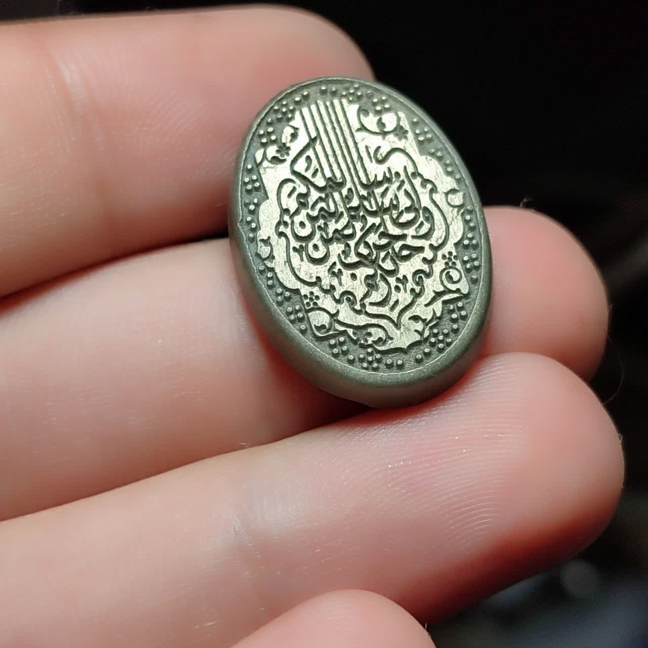 خرید نگین عقیق یشم با حکاکی فوق العاده ی «إِنِّی سِلْمٌ لِمَنْ سَالَمَکُمْ وَحَرْبٌ لِمَنْ حَارَبَکُمْ»  کد 6114