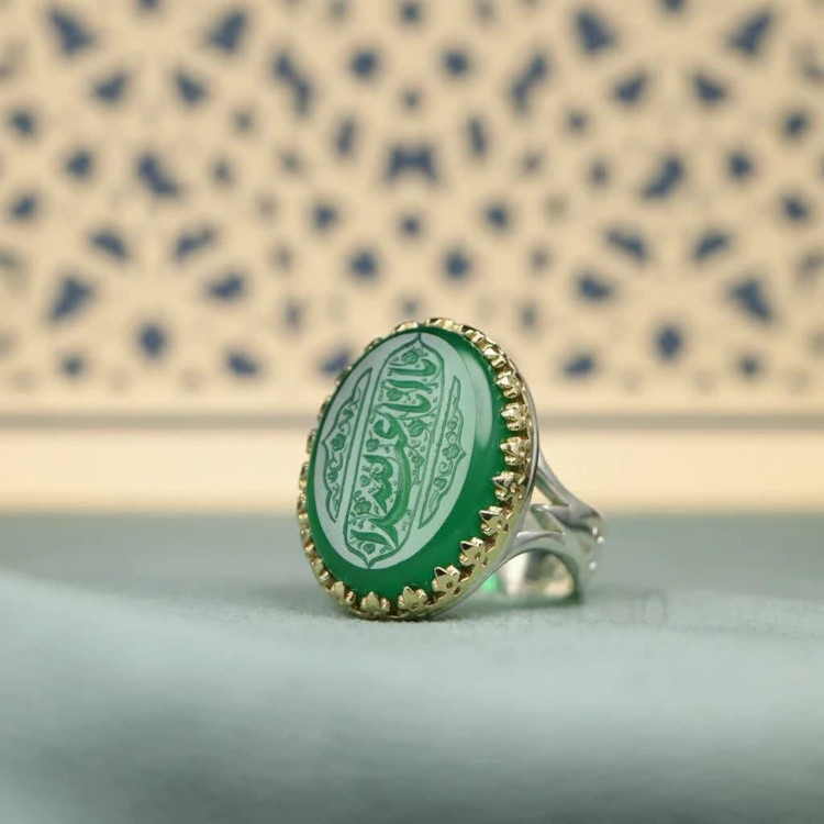 انگشتر آلیاژی عقیق سبز مردانه یا اباعبدالله | رکاب نیزه تاج برنجی کد 5052