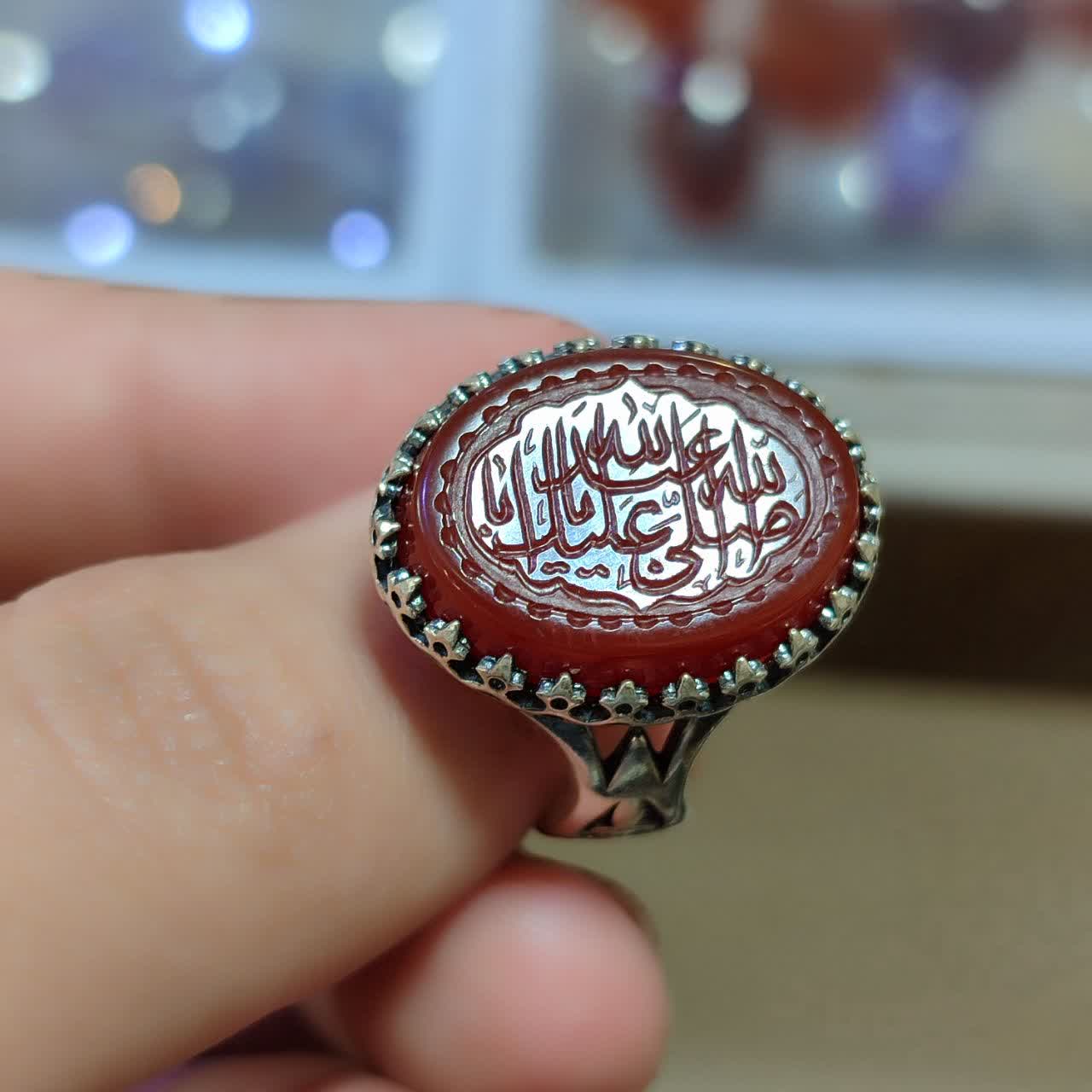 انگشتر نقره با سنگ عقیق قرمز حکاکی شده – صل الله علیک یا اباعبدلله  کد 3858