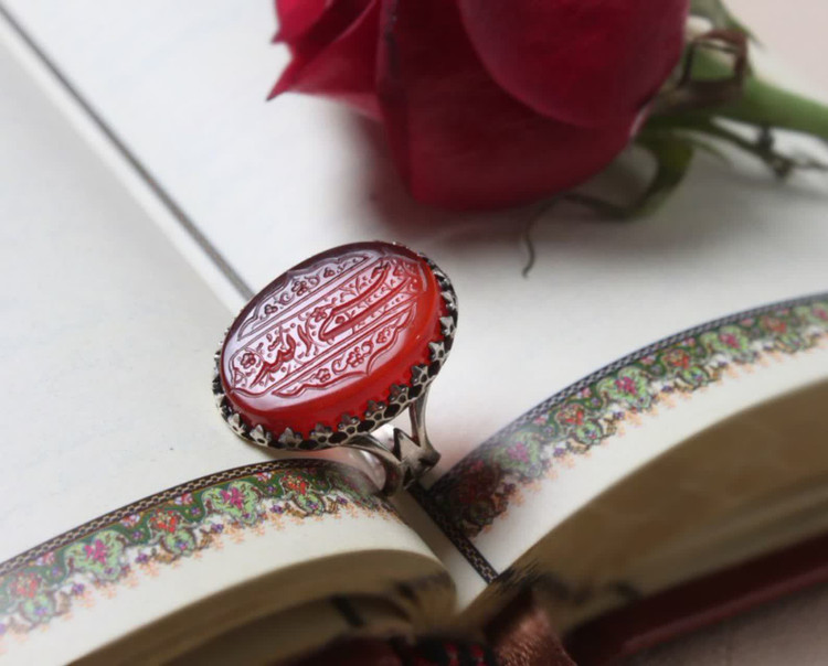 انگشتر باسنگ عقیق قرمز حکاکی حسبی الله رکاب نیزه رکاب آلیاژی باکیفیت کد 3696