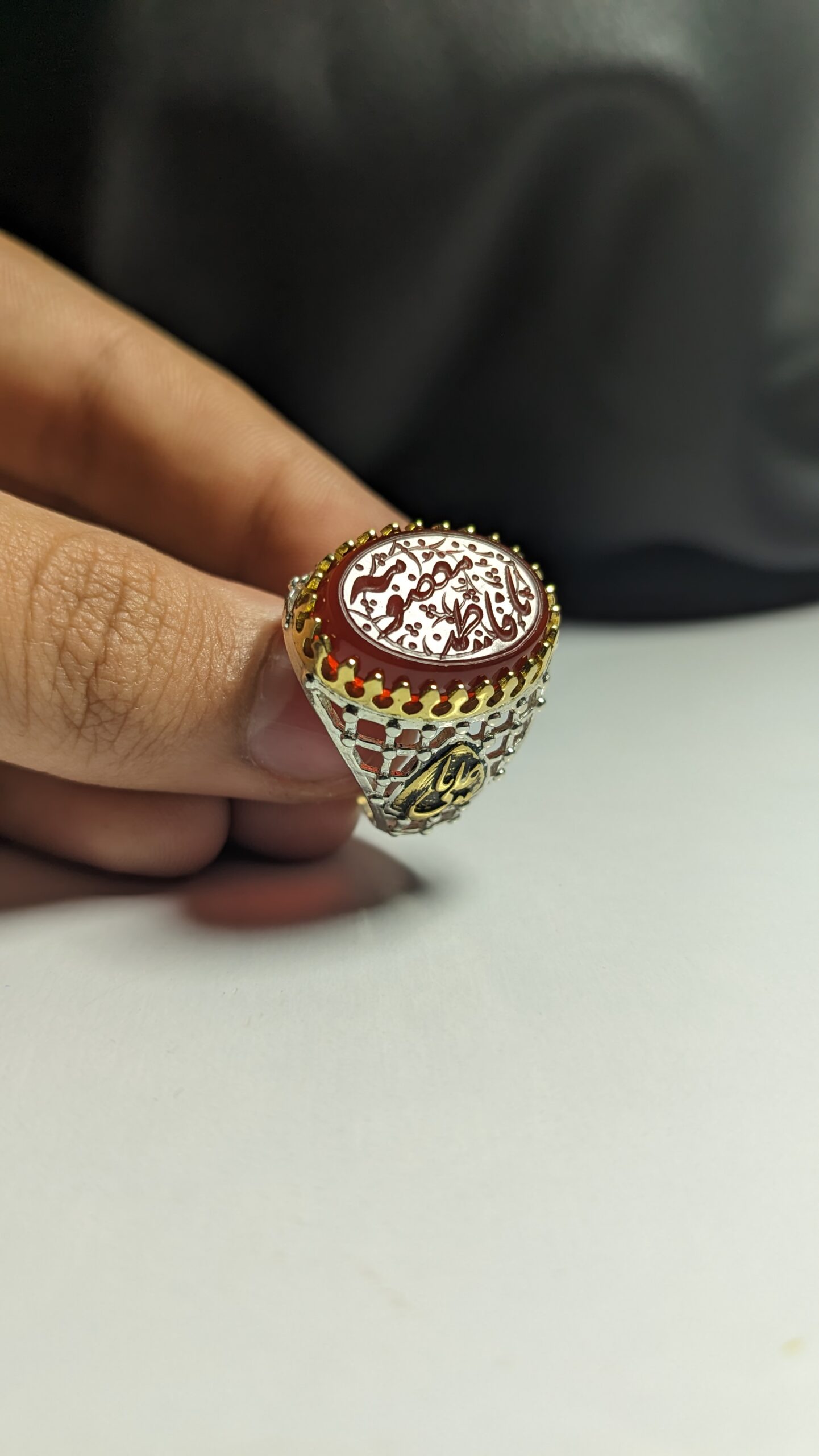 انگشتر نقره باسنگ عقیق قرمز باحکاکی یافاطمه معصومه رکاب ضریح  کد 2378