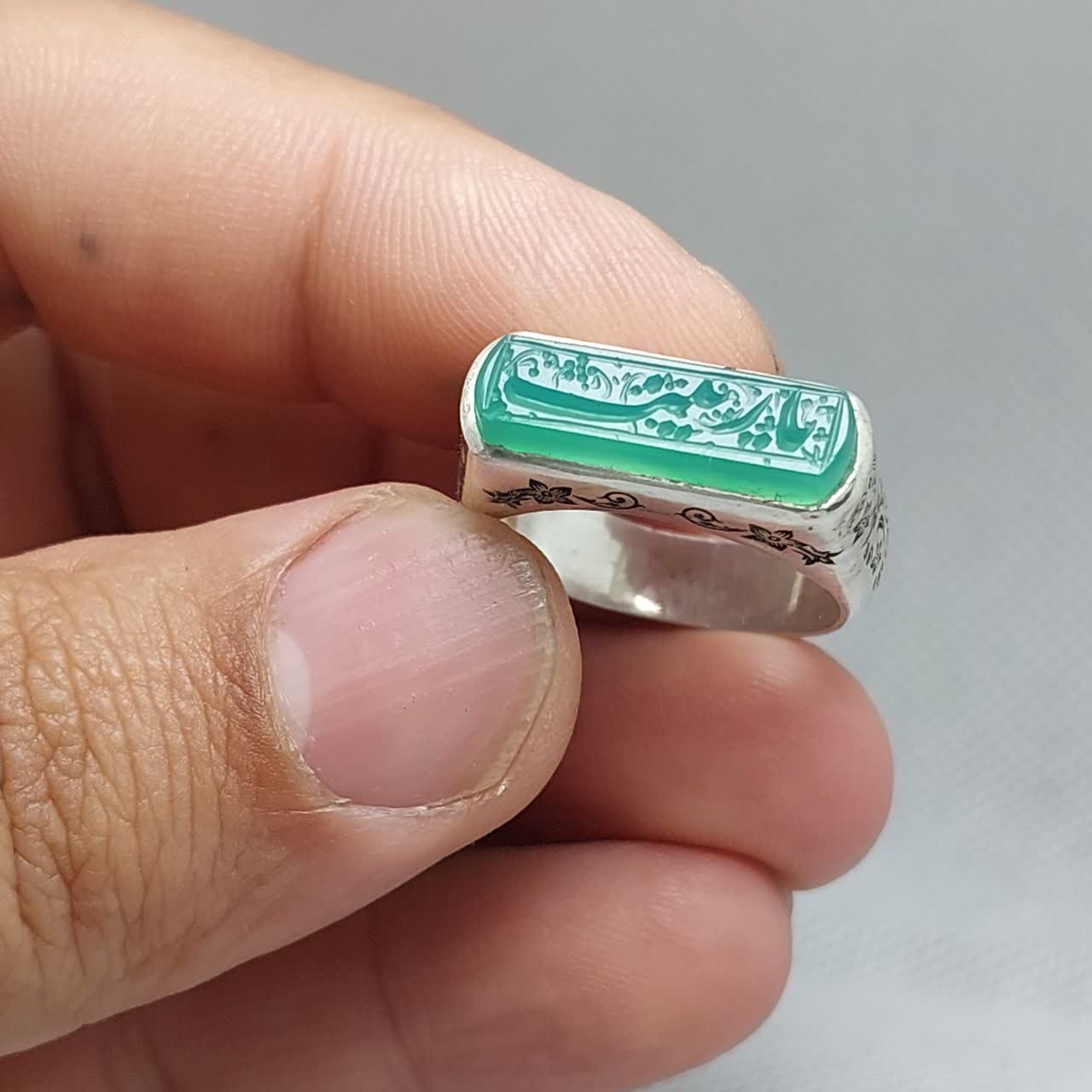 انگشتر نقره باسنگ عقیق سبز حکاکی یازینب رکاب کپسولی کد 1753