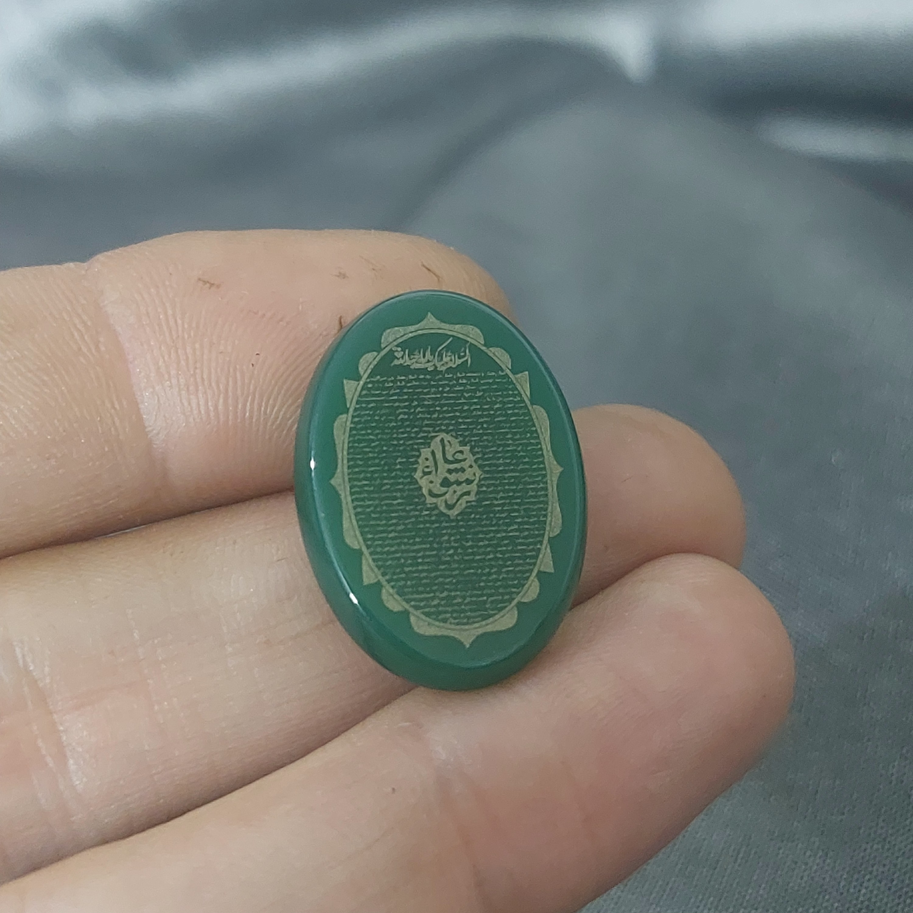 نگین عقیق سبز اصل و معدنی حکاکی زیارت عاشورا