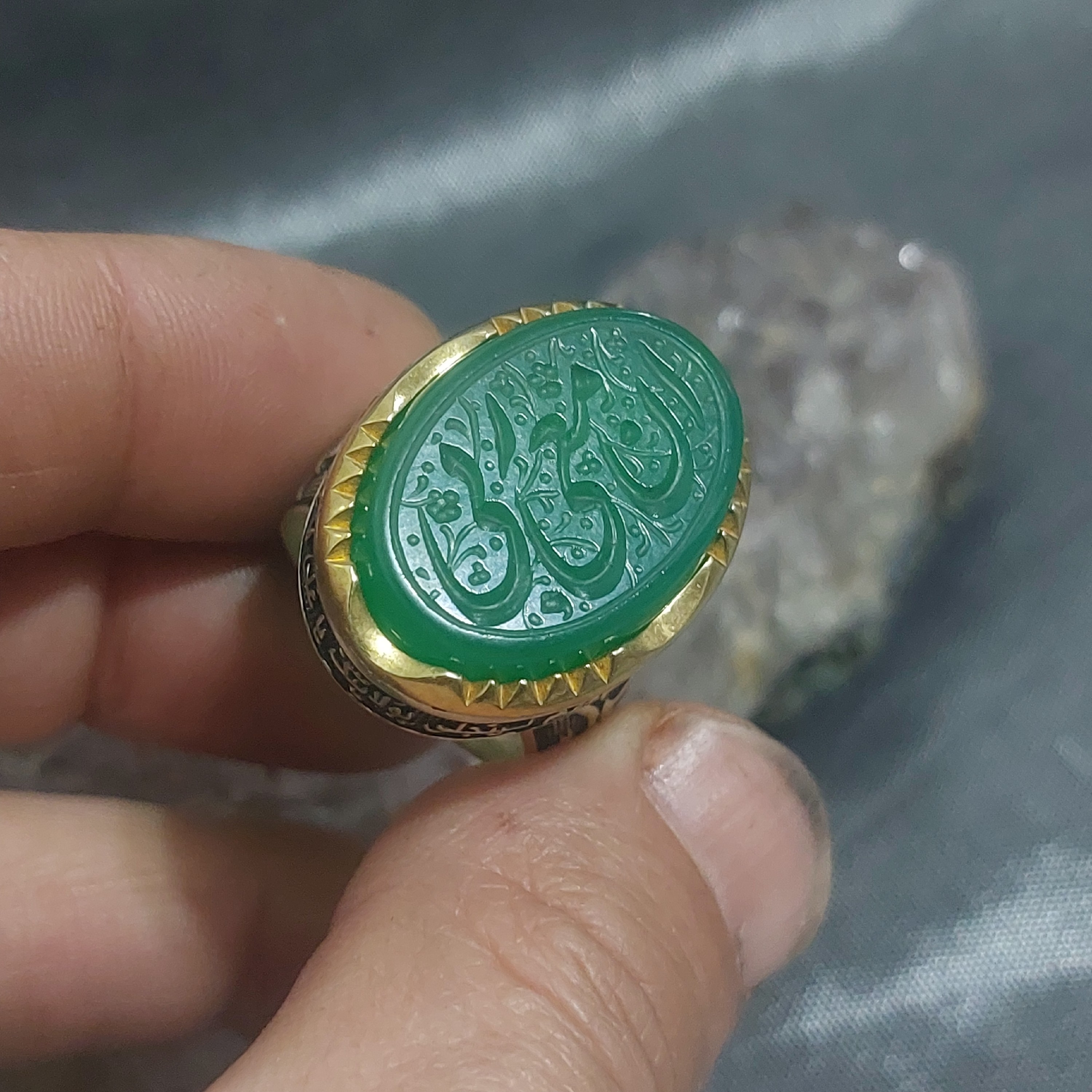 انگشتر نقره عقیق سبز اصل حکاکی ان معی ربی