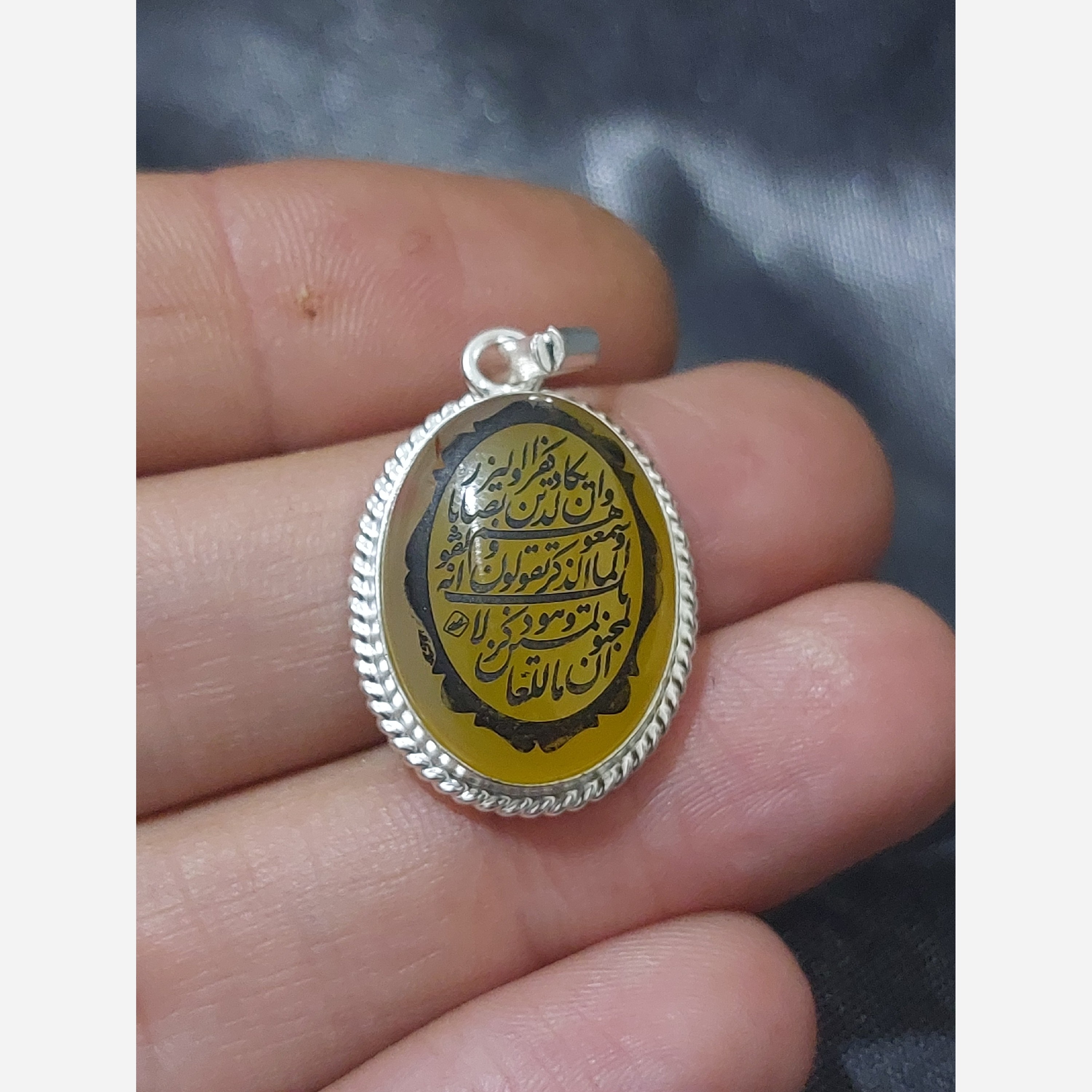 گردنبند عقیق زرد اصل وان یکاد