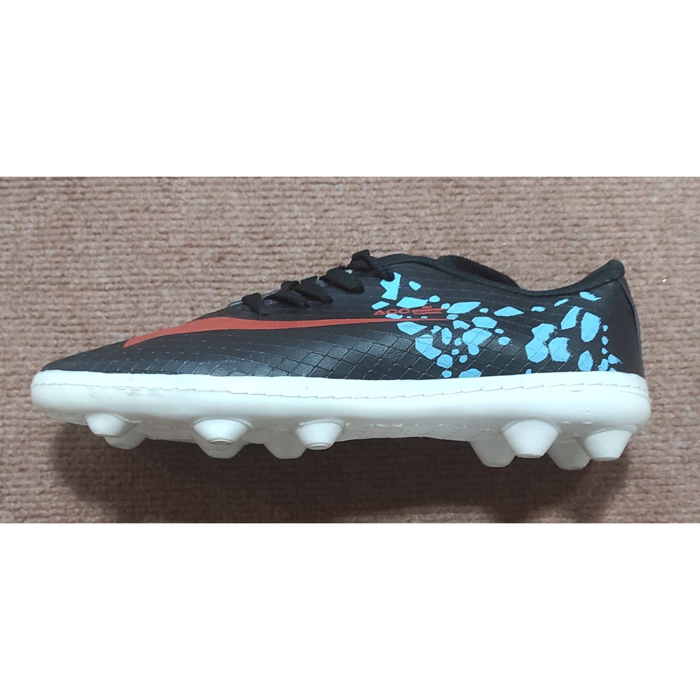 کفش استوک فوتبال اعلا مارک Nike سایز 44