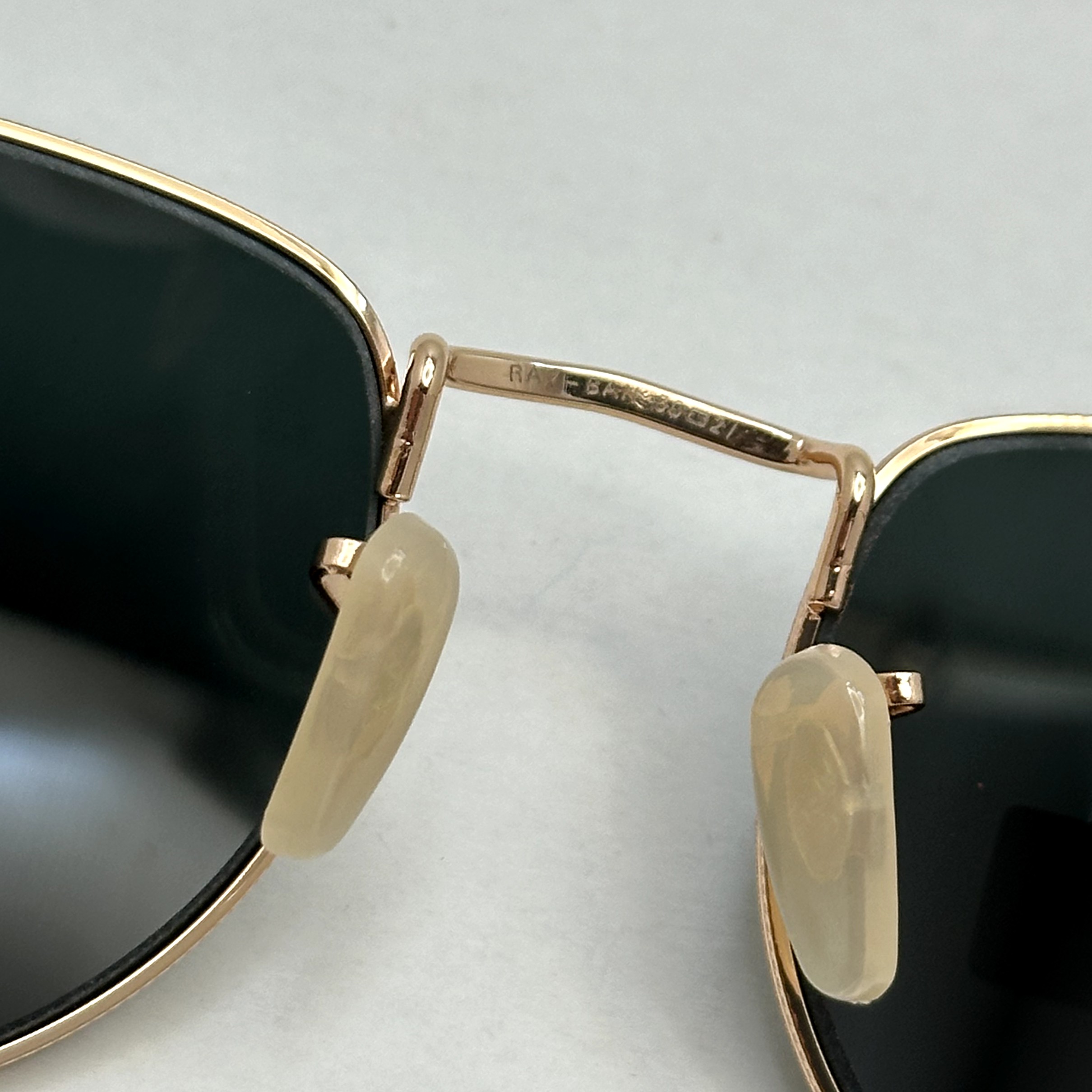 عینک آفتابی ریبن rayban شیشه سنگ مشکی طلایی کد rb 3958 (ارسال رایگان)
