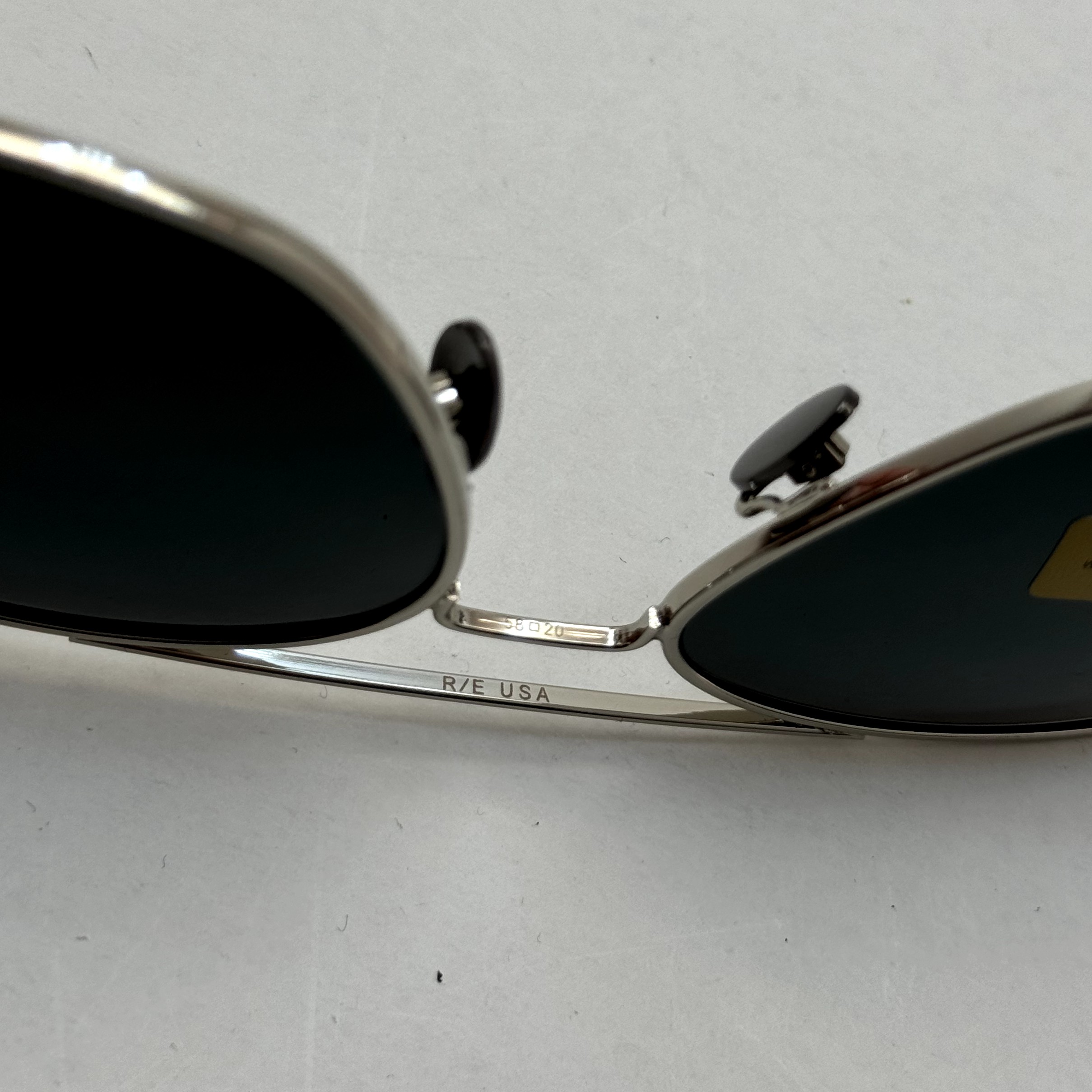 عینک آفتابی خلبانی رندولف شیشه سنگ آنتی رفلکس مشکی فریم نقره ای فول پک RANDOLPH AVIATOR RE 58 WHITE GOLD (ارسال رایگان)