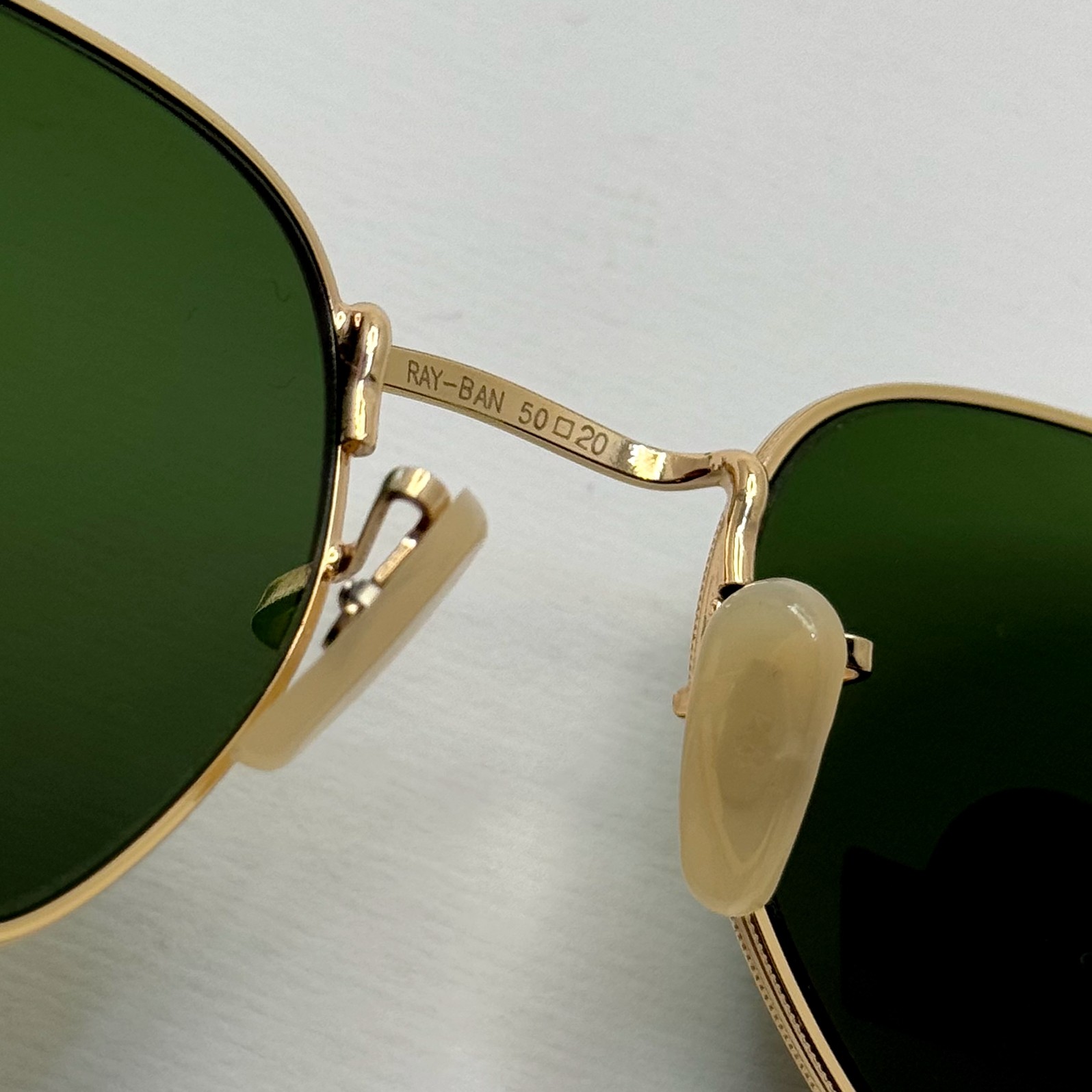 عینک ریبن هگزونال شیشه سنگ سیز فریم طلایی به همراه پک کامل ریبن کد Rayban RB 3548 (ارسال رایگان)